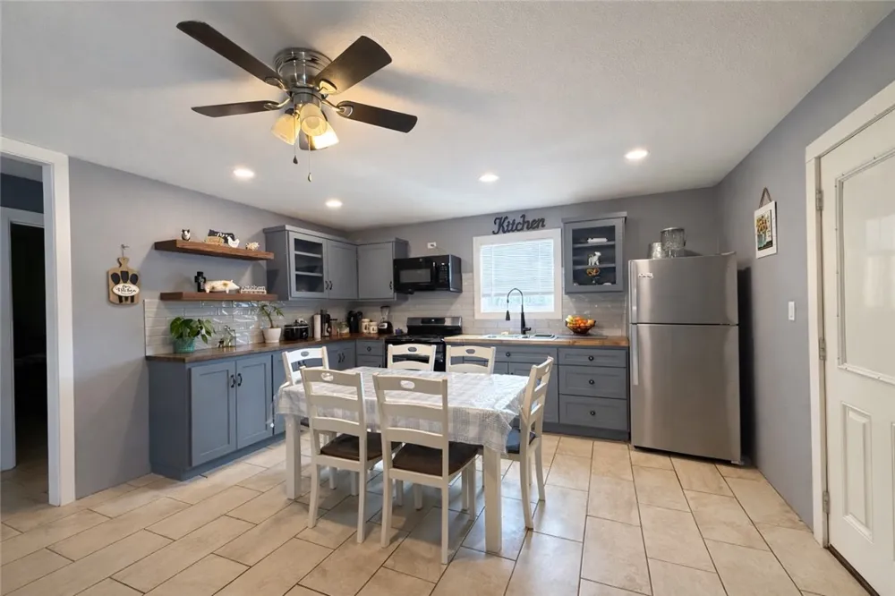 1010 Clay Circle Somerville, TX 77879
