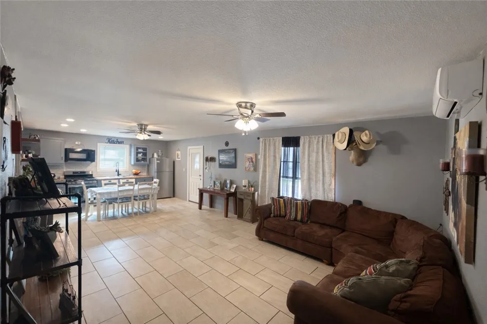 1010 Clay Circle Somerville, TX 77879