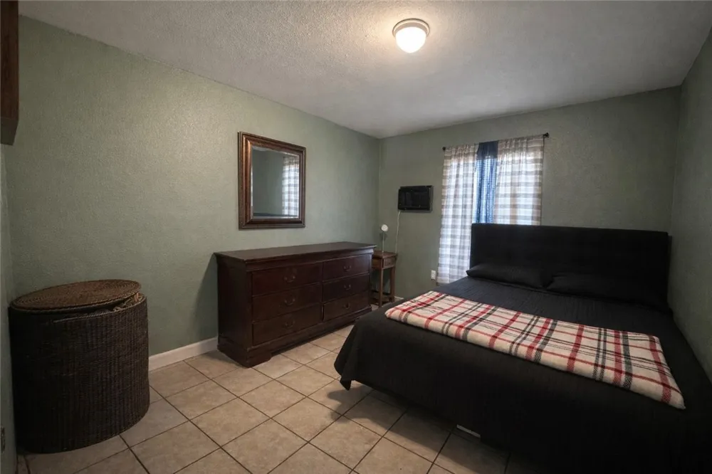 1010 Clay Circle Somerville, TX 77879