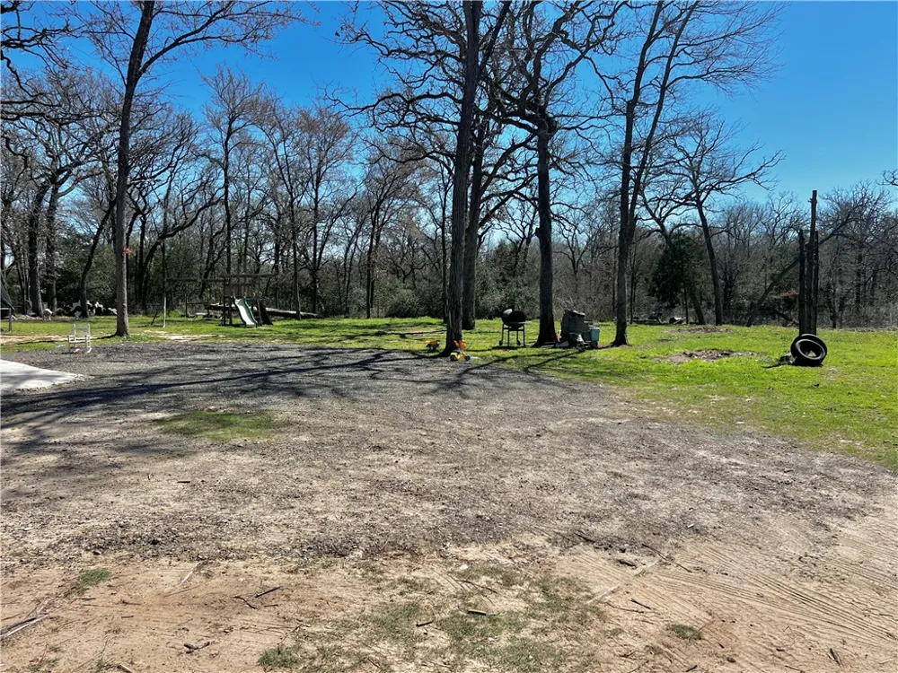 1010 Clay Circle Somerville, TX 77879