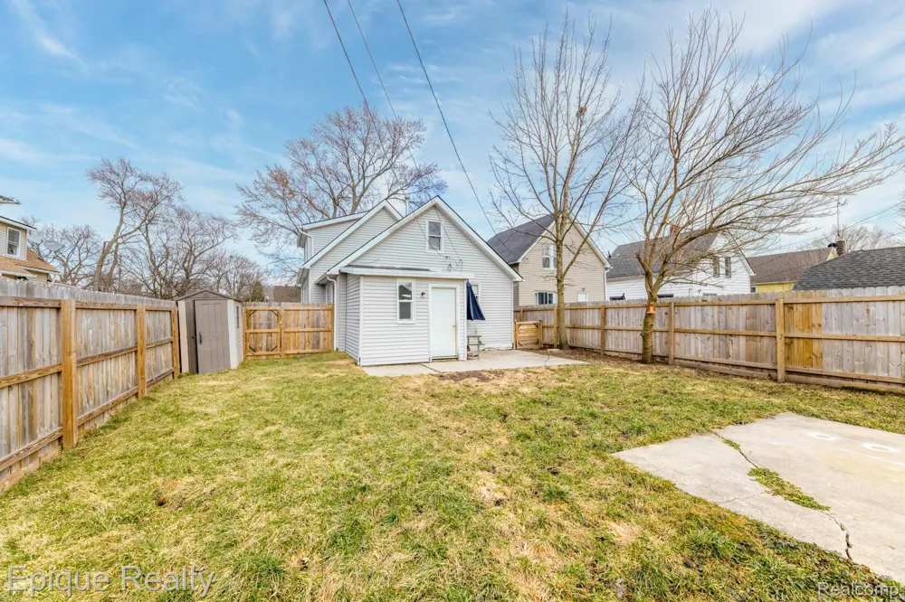 749 16th Street Port Huron City, MI 48060