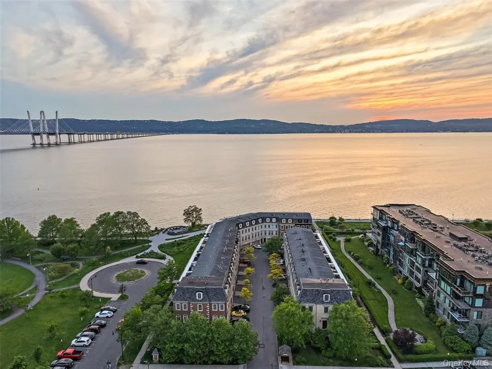 12 Rivers Edge Drive Tarrytown, NY 10591