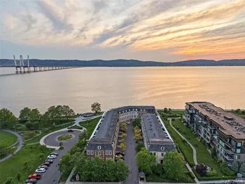 12 Rivers Edge Drive