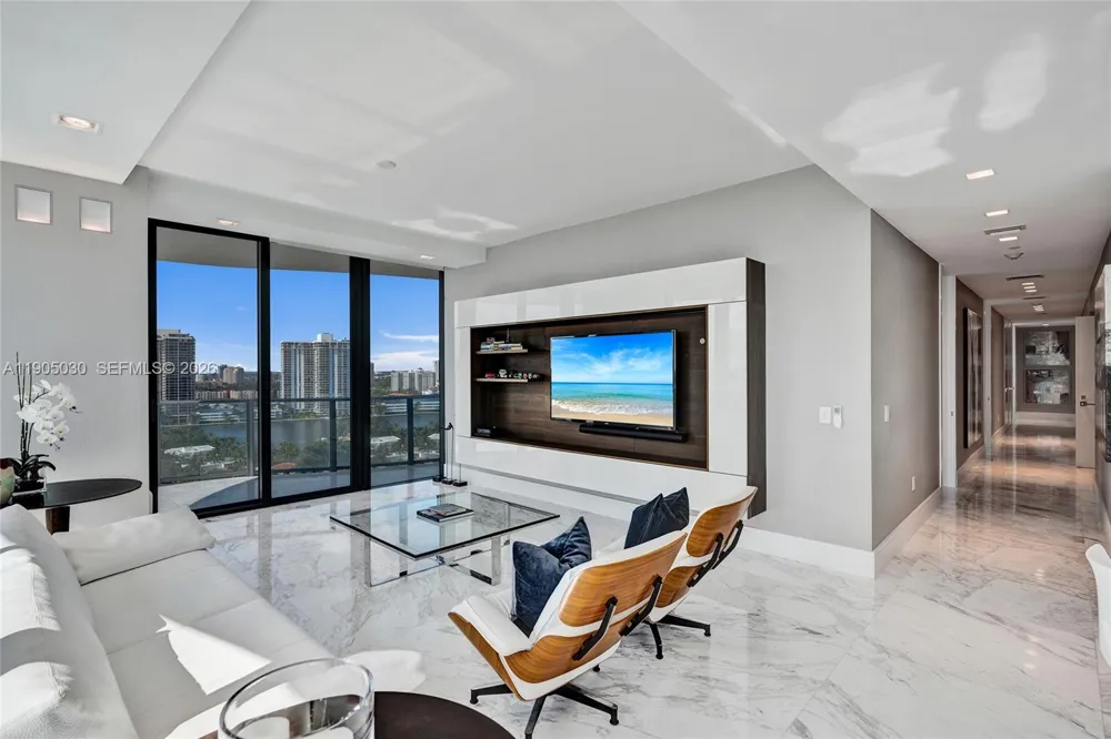 19575 Collins Ave #16 Sunny Isles Beach, FL 33160