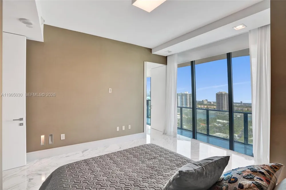 19575 Collins Ave #16 Sunny Isles Beach, FL 33160