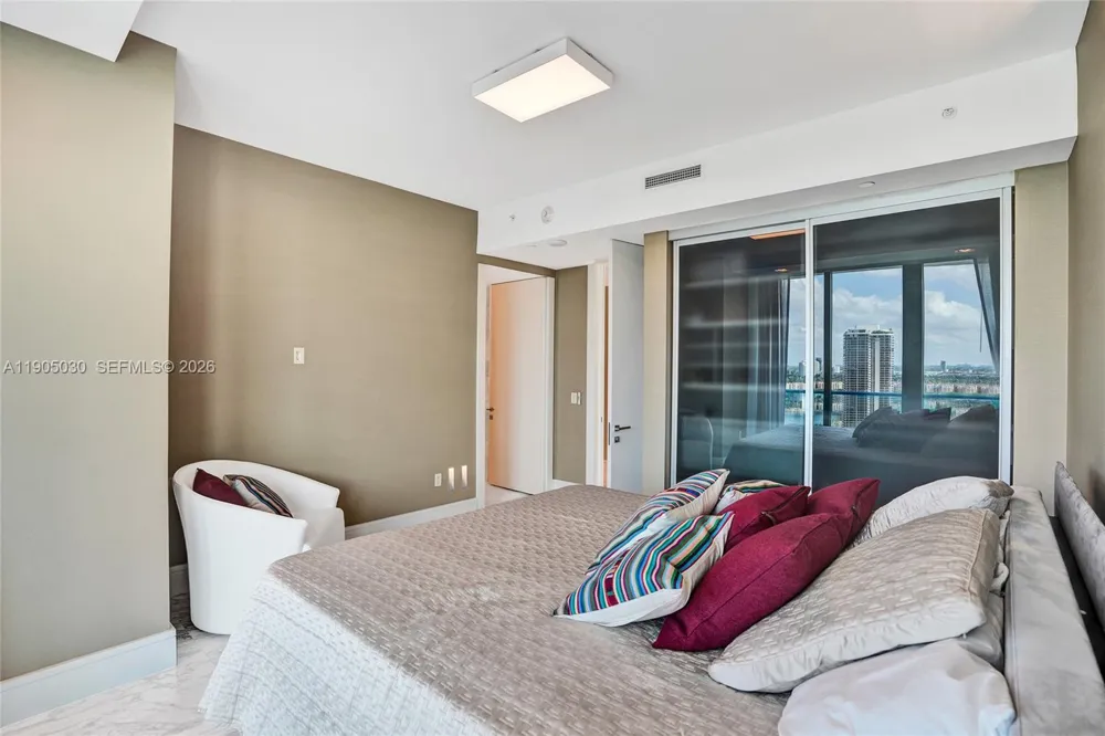 19575 Collins Ave #16 Sunny Isles Beach, FL 33160