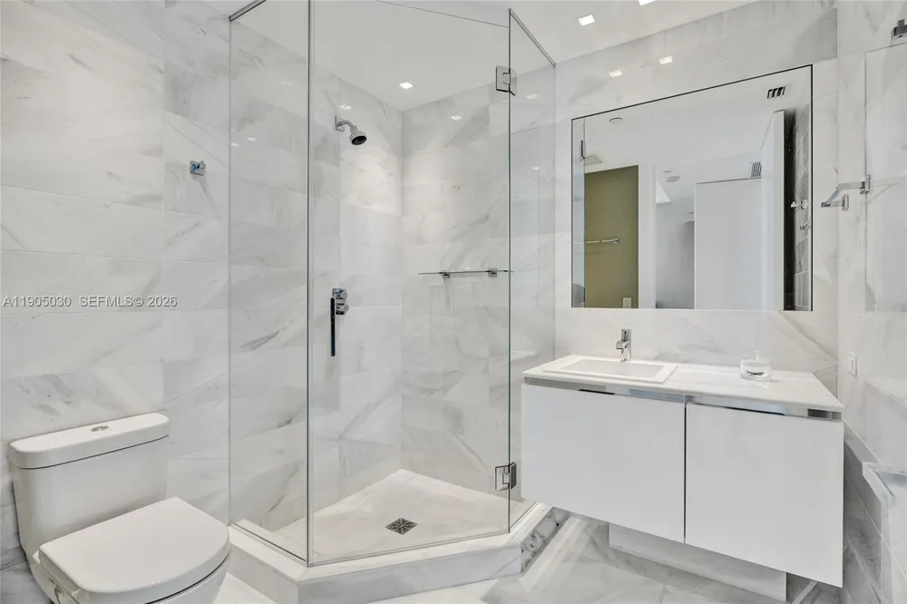 19575 Collins Ave #16 Sunny Isles Beach, FL 33160