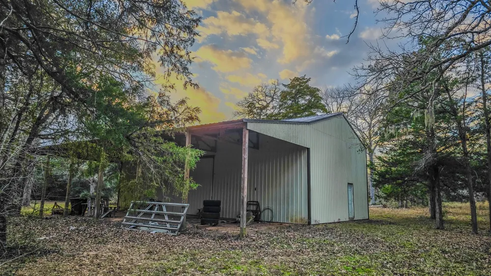 1042 Black Forest Ln Cat Spring, TX 78933