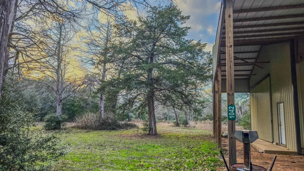 1042 Black Forest Ln Cat Spring, TX 78933