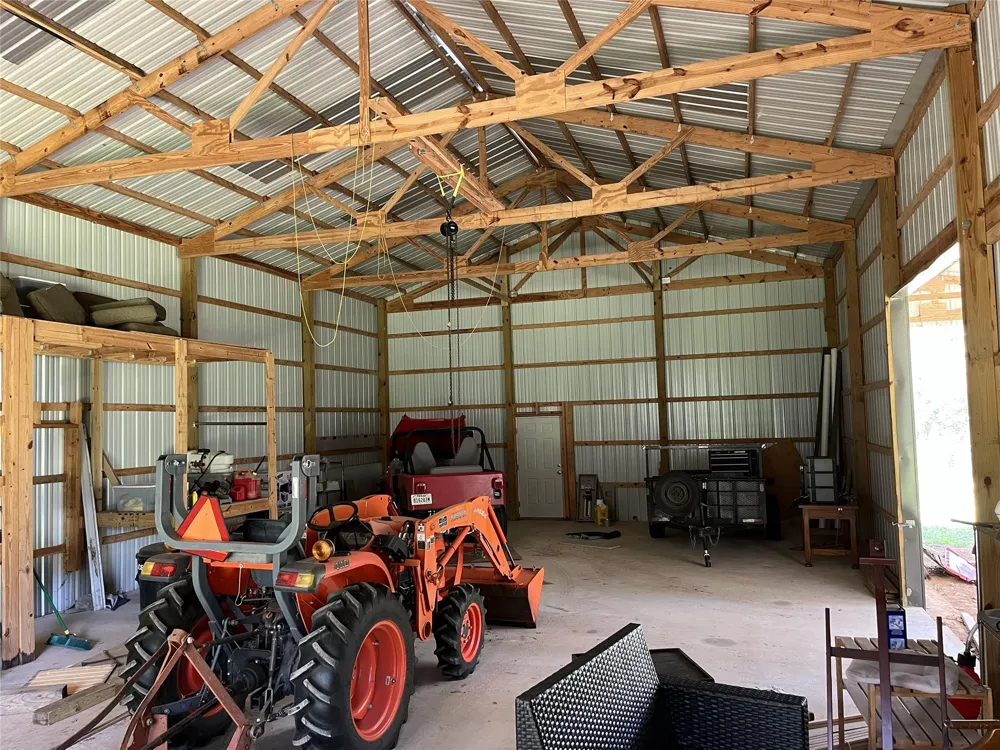 1042 Black Forest Ln Cat Spring, TX 78933