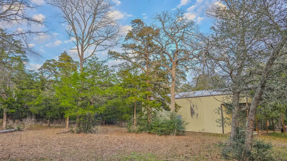 1042 Black Forest Ln Cat Spring, TX 78933