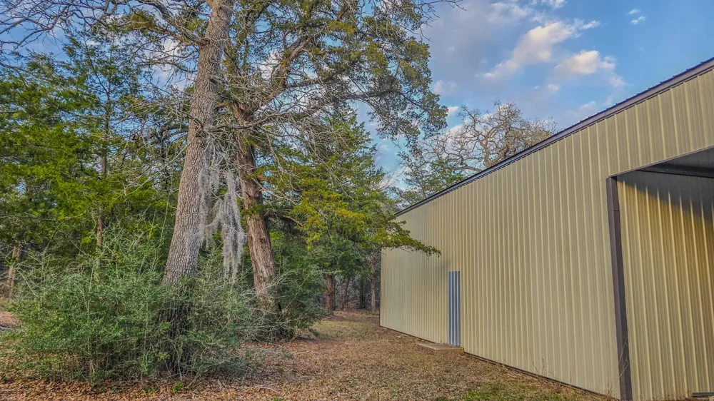 1042 Black Forest Ln Cat Spring, TX 78933