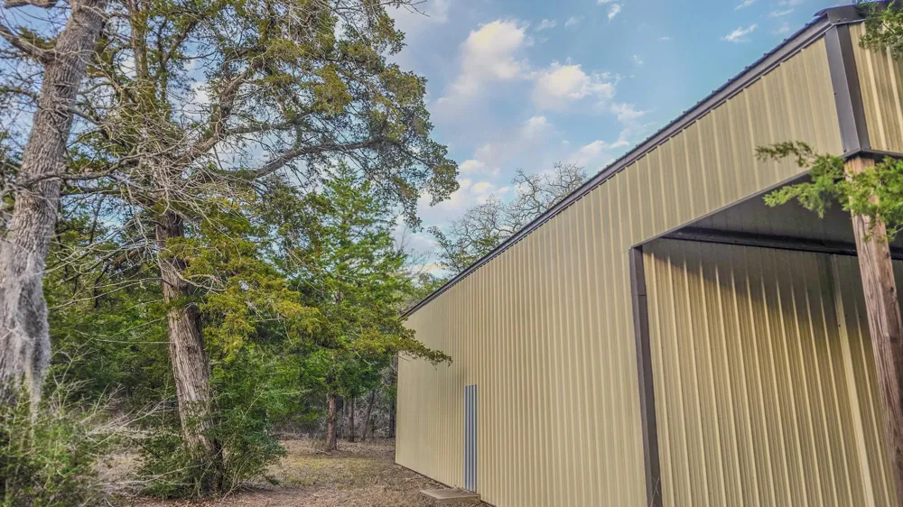 1042 Black Forest Ln Cat Spring, TX 78933