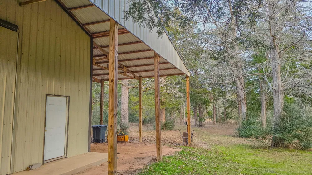 1042 Black Forest Ln Cat Spring, TX 78933