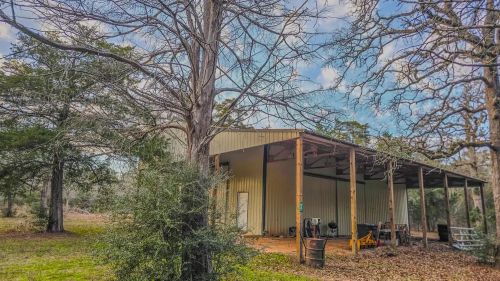 1042 Black Forest Ln Cat Spring, TX 78933