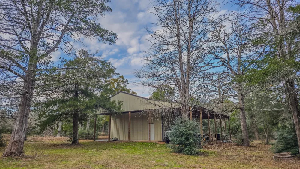 1042 Black Forest Ln Cat Spring, TX 78933