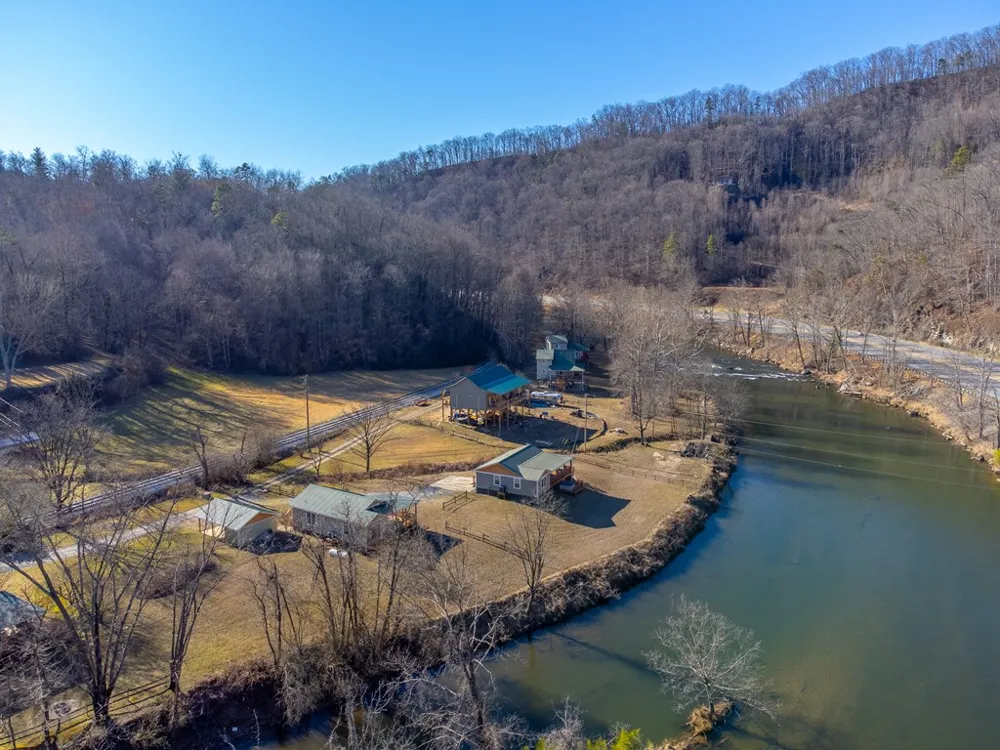 Hornet Dr. Whittier, NC 28789