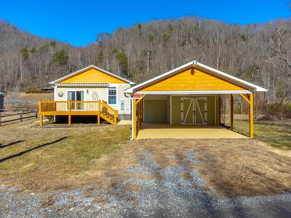Hornet Dr. Whittier, NC 28789