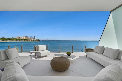 5 Grove Isle Drive #M204