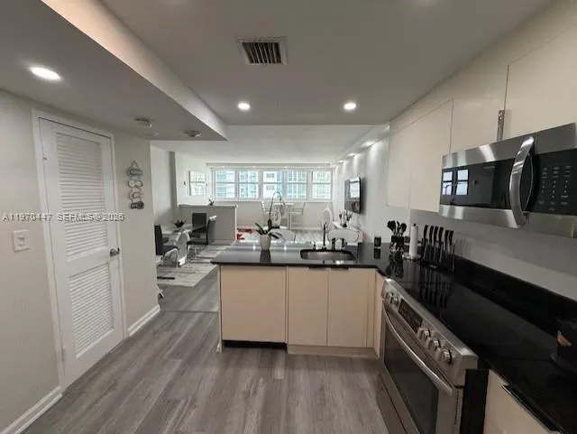 10275 Collins Ave #PH 1505 Bal Harbour, FL 33154