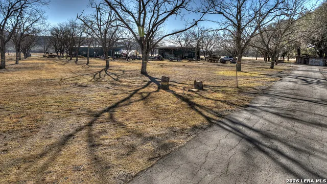 429 Johnny Seibert Ln Leakey, TX 78873