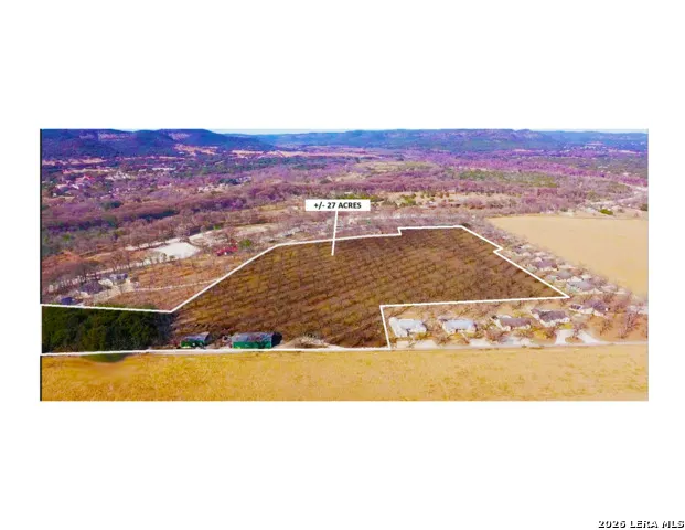 429 Johnny Seibert Ln Leakey, TX 78873