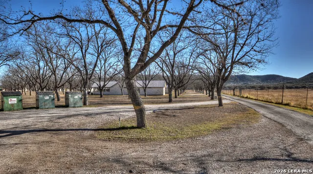 429 Johnny Seibert Ln Leakey, TX 78873