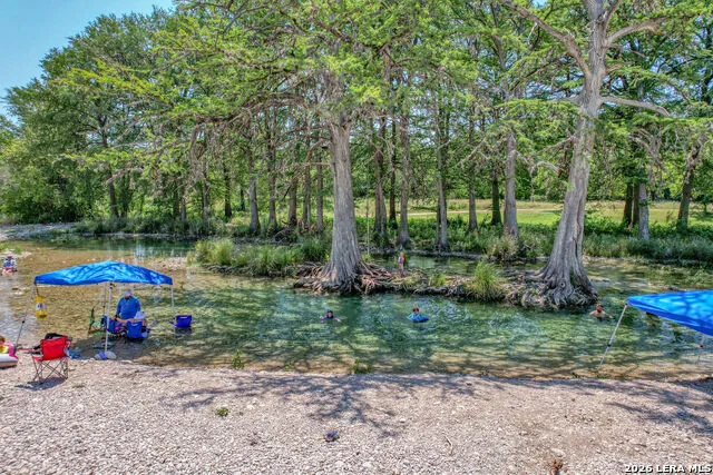 429 Johnny Seibert Ln Leakey, TX 78873