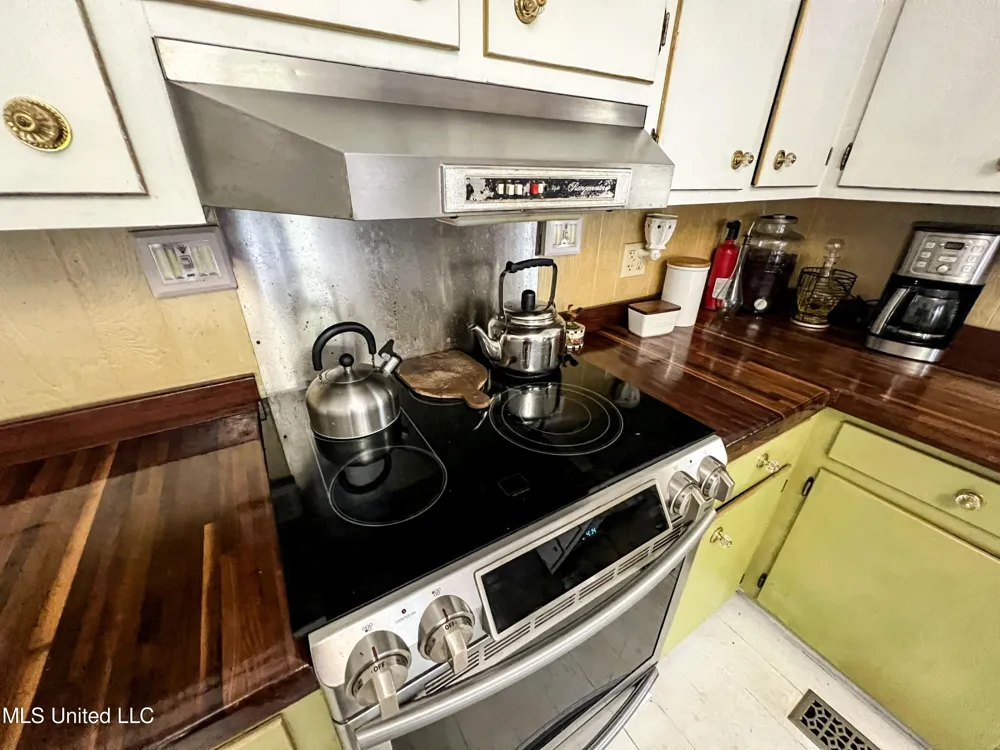 14912 Ms 35 Batesville, MS 38606