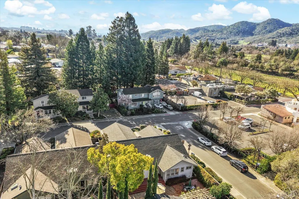 2004 Oak Circle Yountville, CA 94599