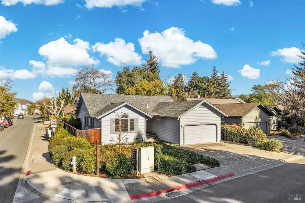 2004 Oak Circle Yountville, CA 94599