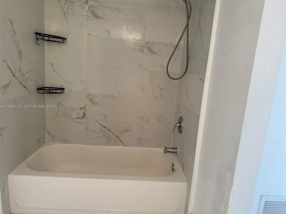 600 NE 36th St #820 Miami, FL 33137