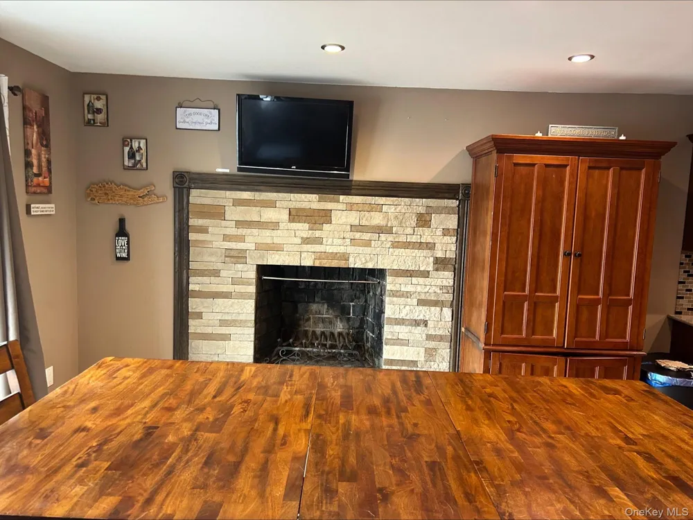 1458 Hummel Avenue Holbrook, NY 11741
