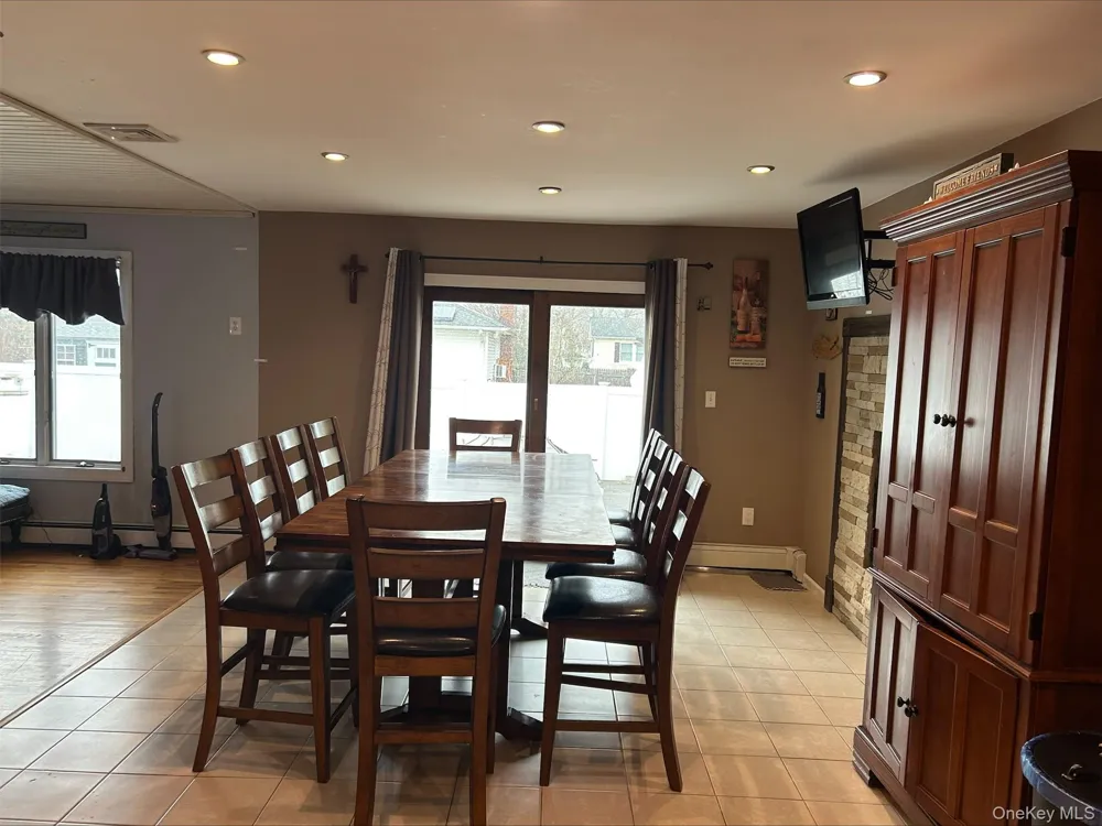 1458 Hummel Avenue Holbrook, NY 11741
