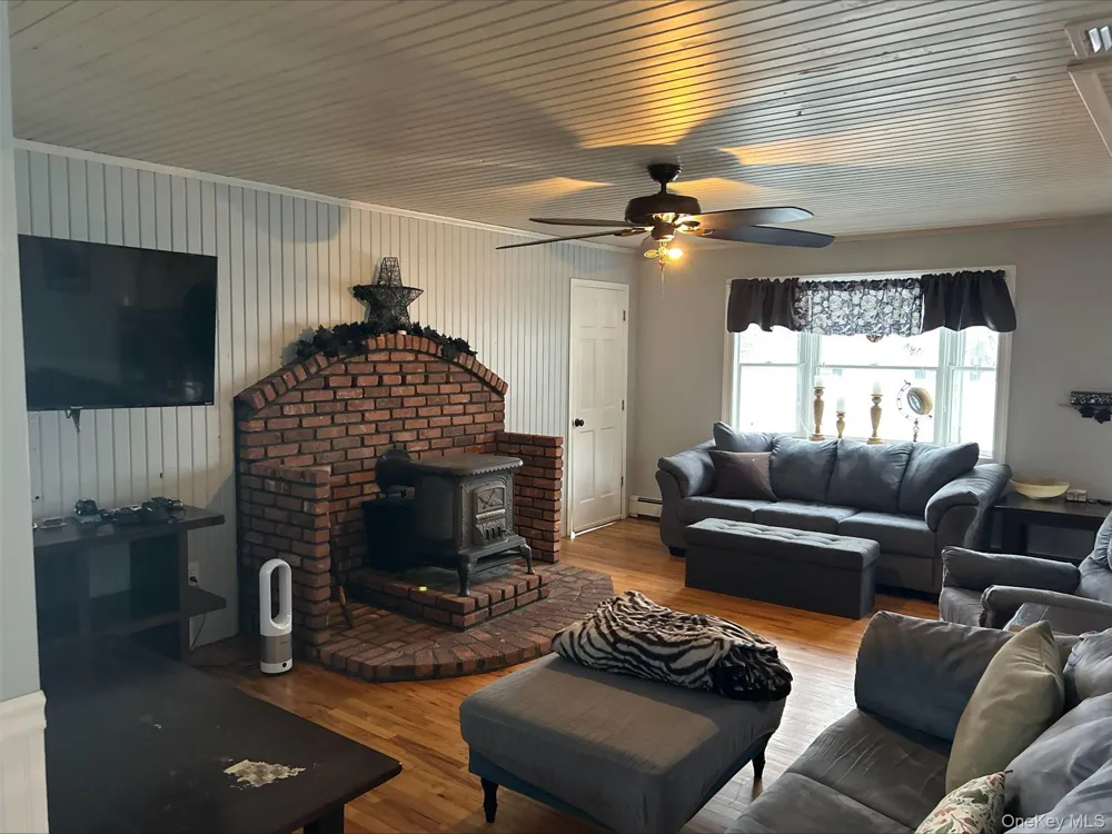 1458 Hummel Avenue Holbrook, NY 11741