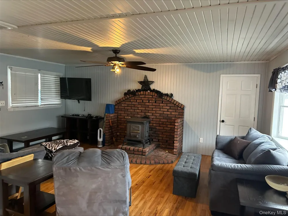 1458 Hummel Avenue Holbrook, NY 11741