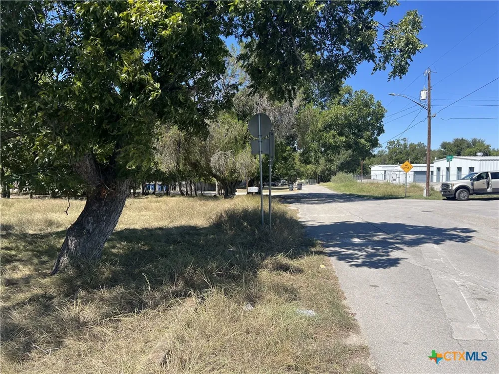 415 Hickory Avenue New Braunfels, TX 78130