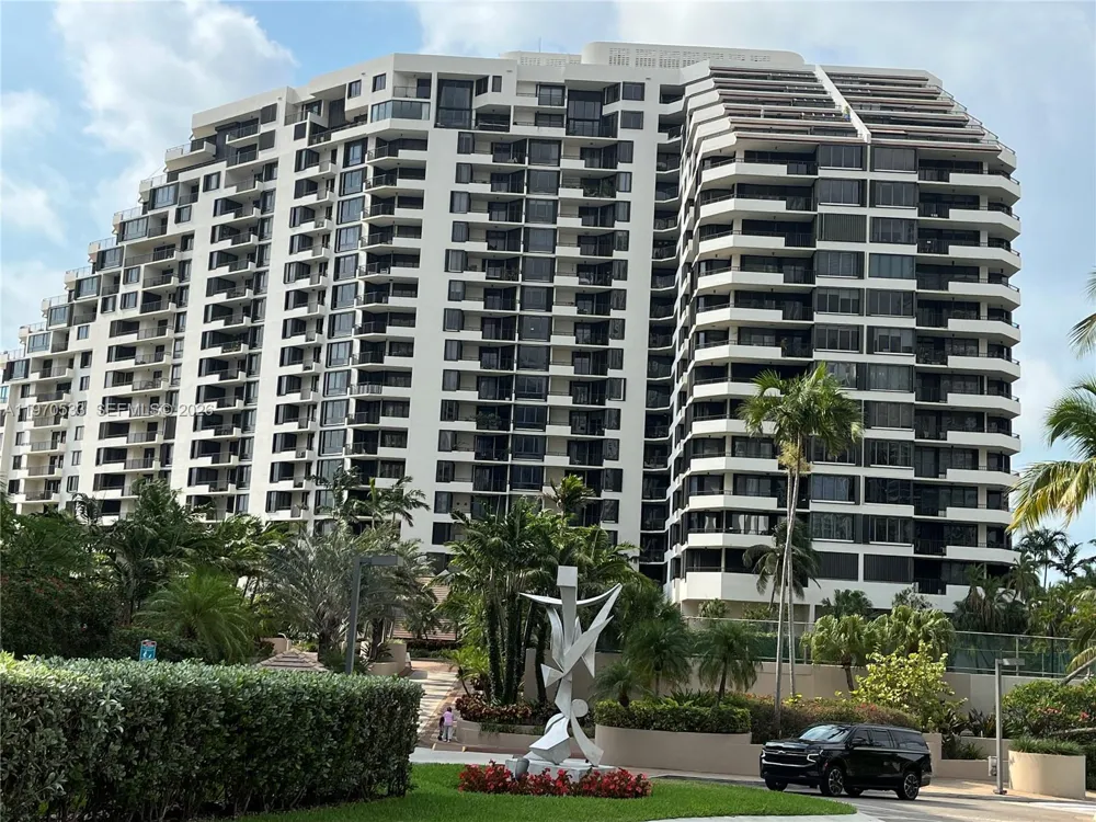 520 Brickell Key Dr #A610 Miami, FL 33131