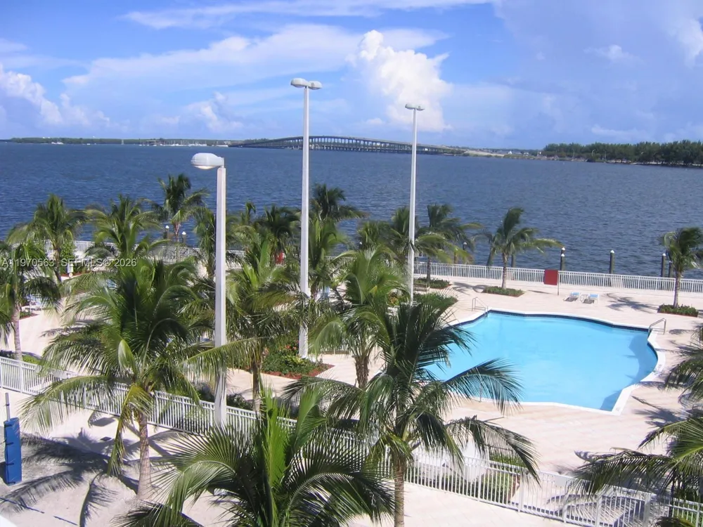 2101 Brickell Ave #1812 Miami, FL 33129