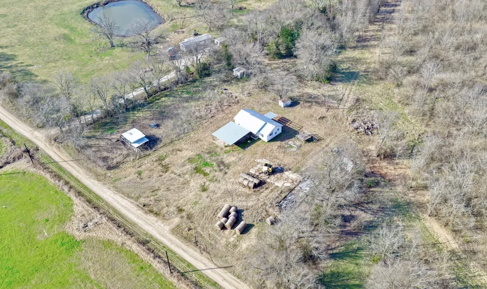 5194 County Road 15200 Deport, TX 75435