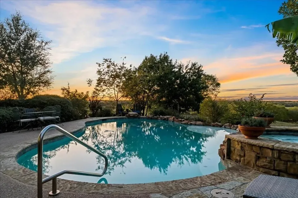 1179 E FM 813 Palmer, TX 75152