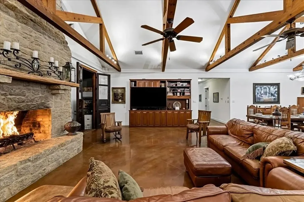 1179 E FM 813 Palmer, TX 75152