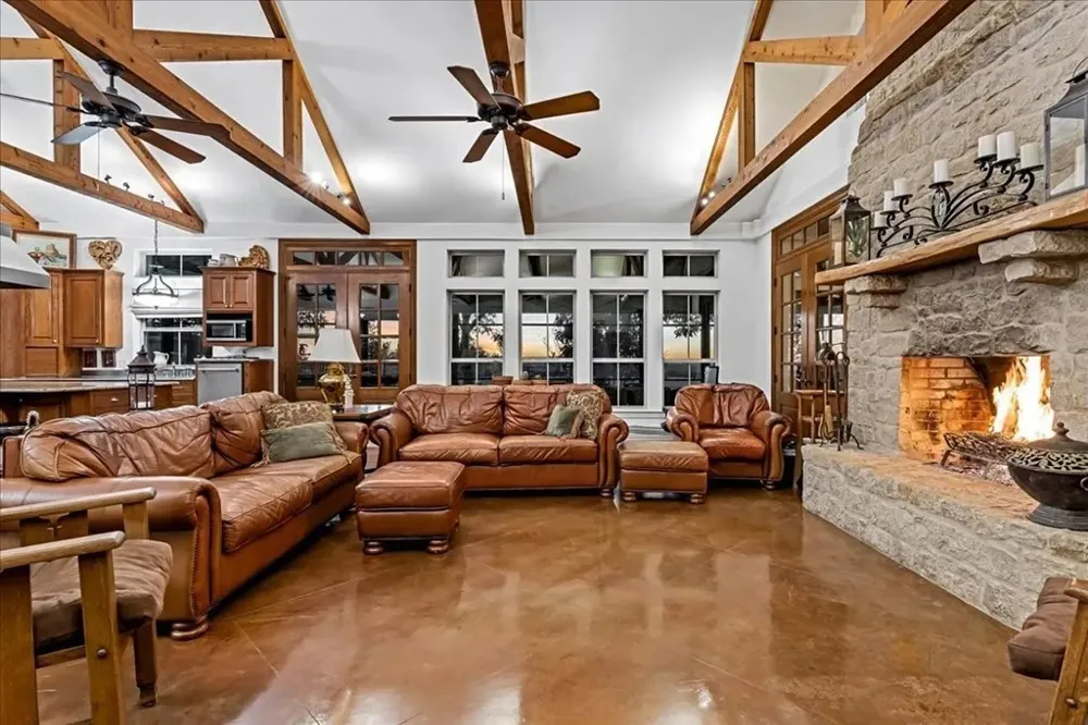 1179 E FM 813 Palmer, TX 75152