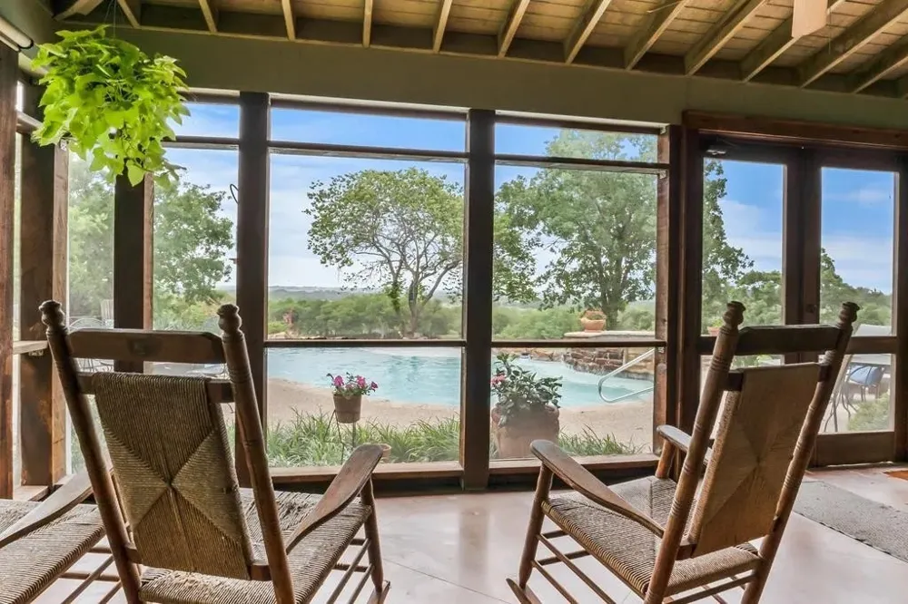 1179 E FM 813 Palmer, TX 75152