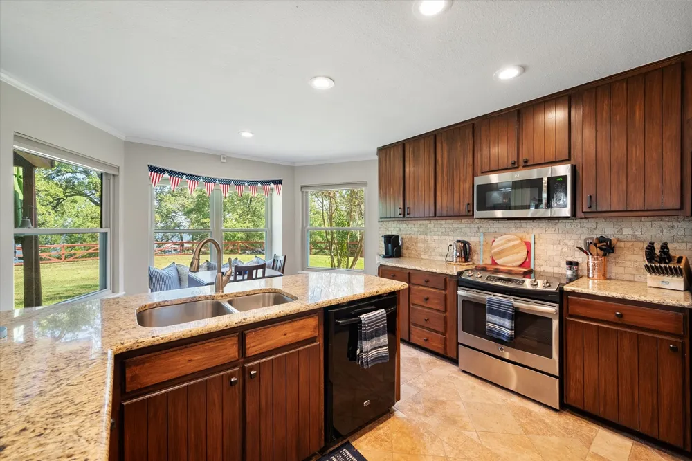 195 Highview Streetman, TX 75859