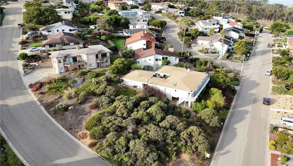 2796 Crockett Circle Los Osos, CA 93402