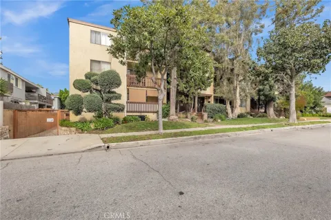 445 Ivy #204