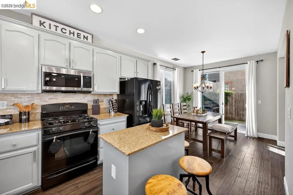 390 Caravaggio CIR Sacramento, CA 95835