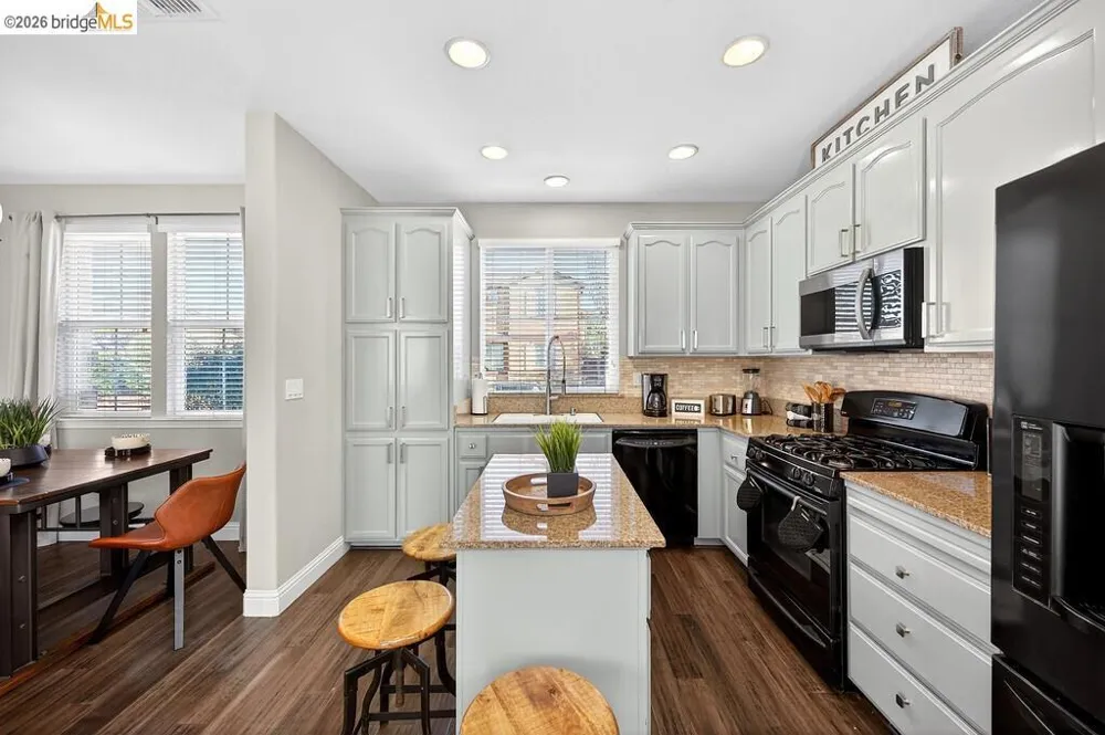 390 Caravaggio CIR Sacramento, CA 95835