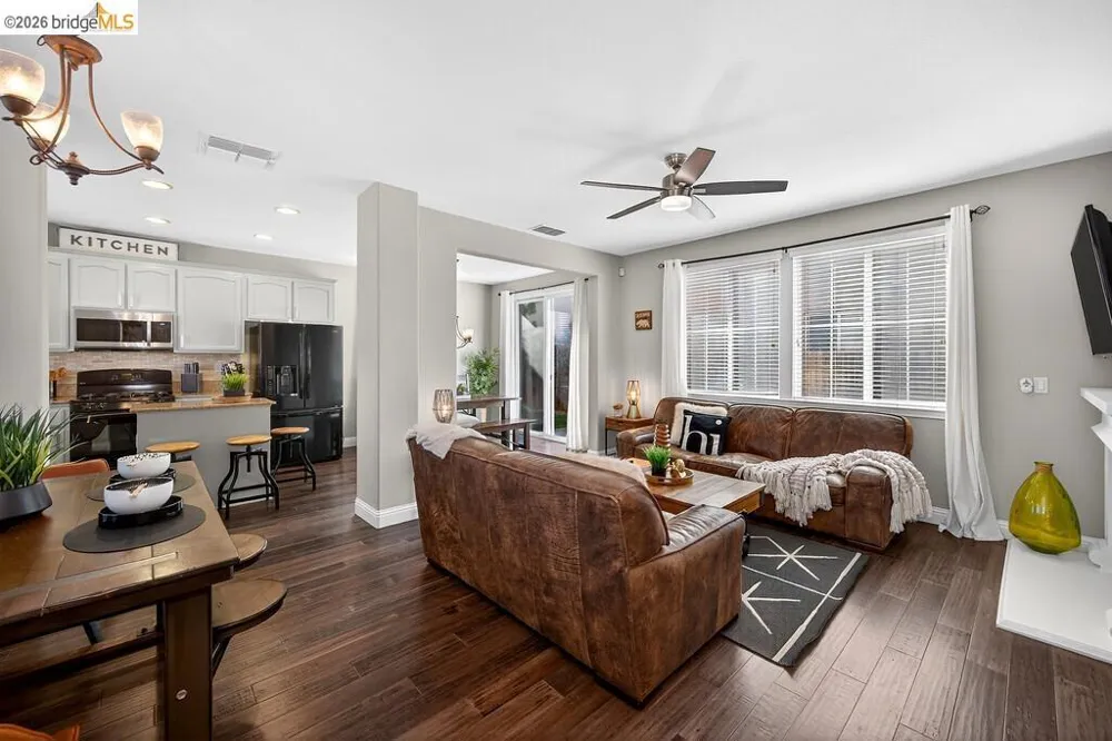390 Caravaggio CIR Sacramento, CA 95835